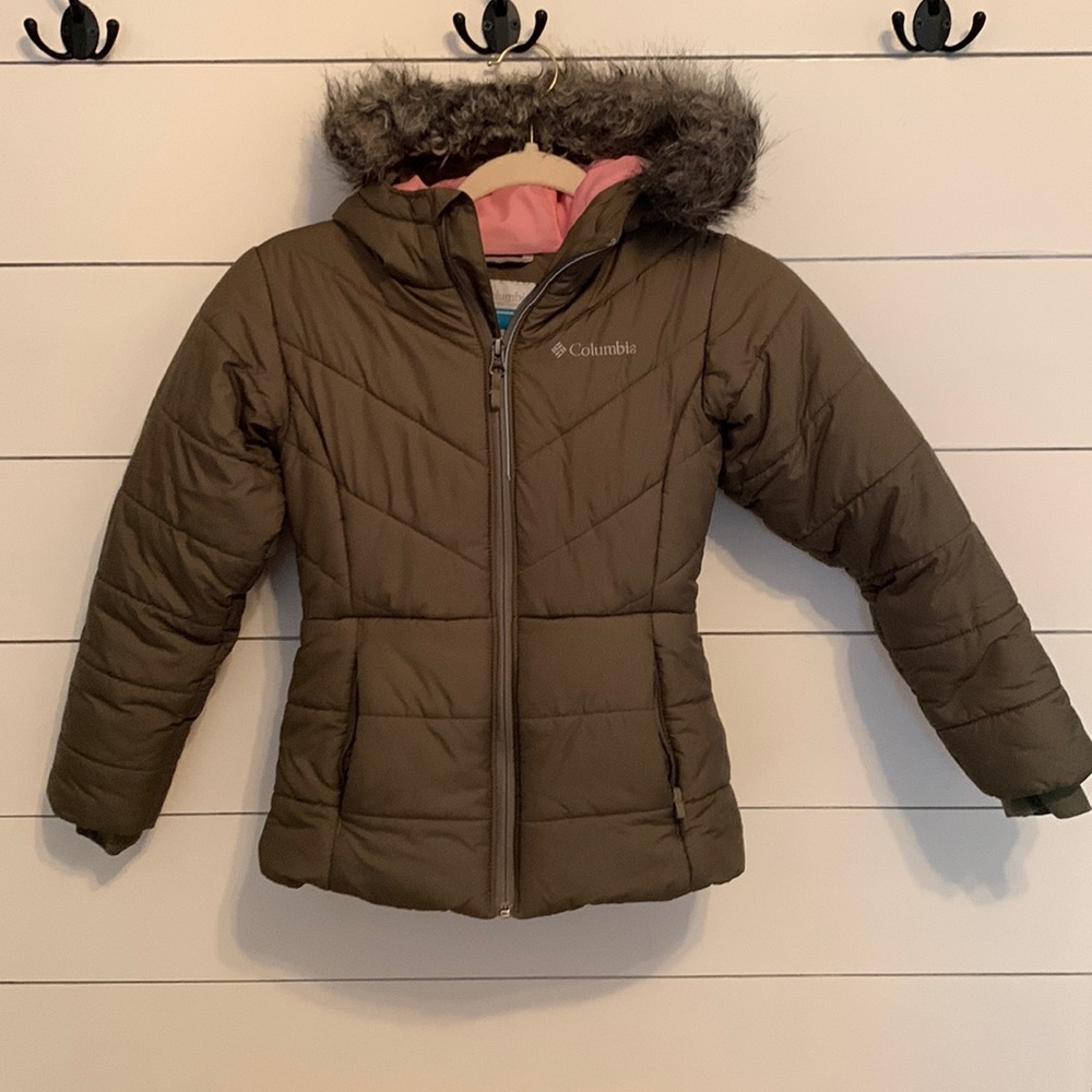 Girls Columbia Winter Coat! Looks brand new!